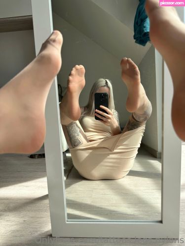 tattoos legs nylons - Image