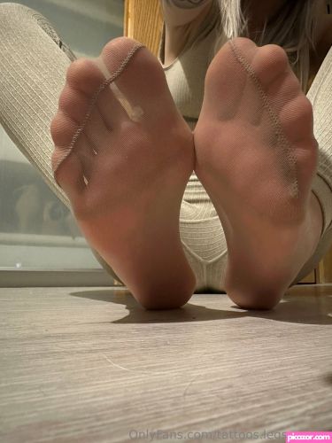 tattoos legs nylons - Image
