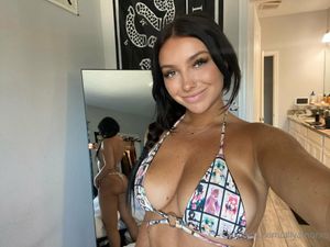 Bellasummersxo  - Thumb