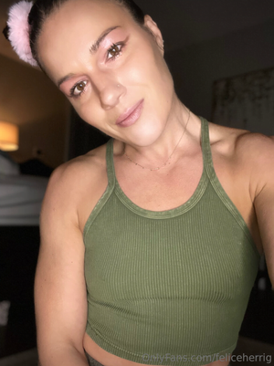 Felice Herrig - Thumb