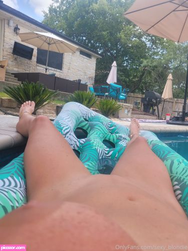 Bikini Nicole - Image