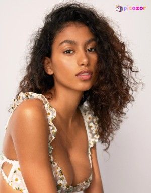 Mila Cabrera N5