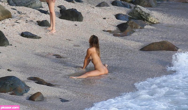 Alexis Ren N483