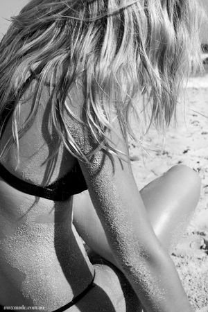 Alexis Ren N37