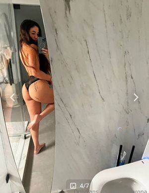 Angie Varona - Thumb