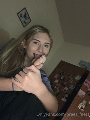 Brees_feet1 - Thumb
