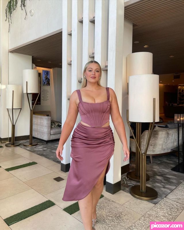 Iskra Lawrence N311