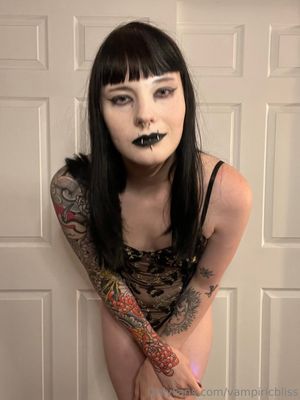 carmilla-1 photo #9 photo n 9