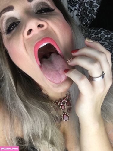 Ms Whitney Morgan  - Image