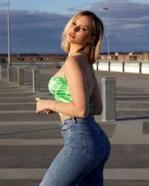 julia-van-hest photo #4 photo n 4