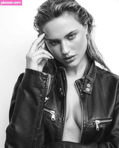 Julia Van Hest  - Image