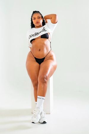 Thick baddie - Thumb