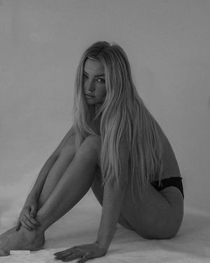 julia-wulf-1 photo #1 photo n 1