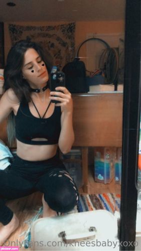 kneesbabyxoxo  - Image