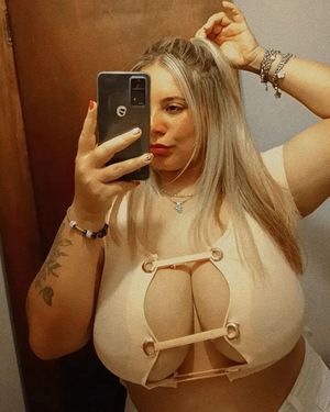 Estefani Favila - Thumb