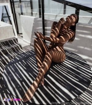 Lucia Javorcekova - Thumb