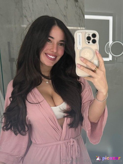 Angie Varona - Image