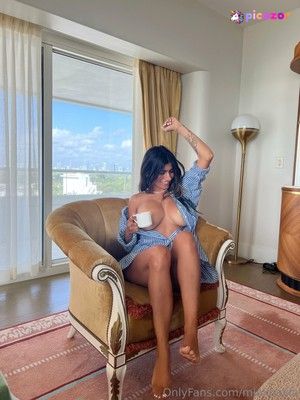 Mia Khalifa - Thumb