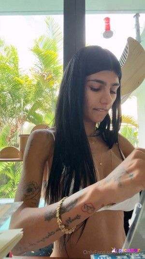 mia-khalifa photo #992 photo n 992