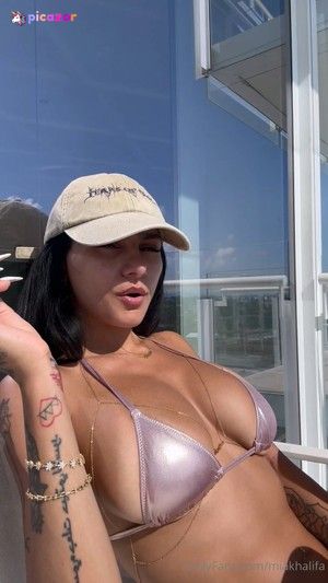 Mia Khalifa - Thumb