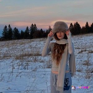 larsen-thompson-1 photo #172 photo n 172