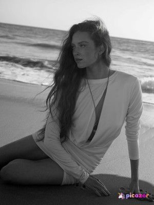 larsen-thompson-1 photo #176 photo n 176