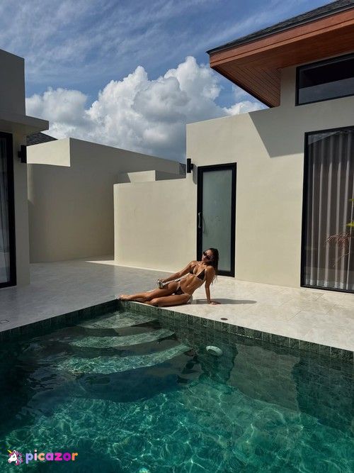 Mia Bowman - Image