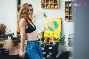 Freyja Vanden Broucke - Thumb