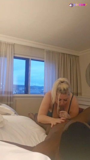 Lara Moore - Thumb