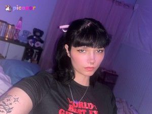 Julia Graham - Thumb