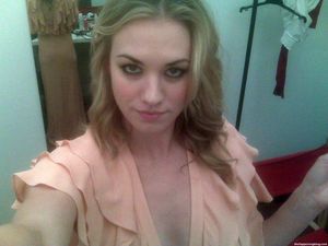 yvonne-strahovski-1 photo #2 photo n 2