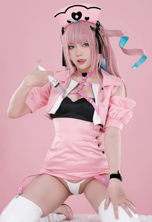 ZinieQ Cosplayer N13
