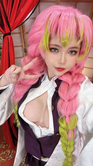 ZinieQ Cosplayer N84
