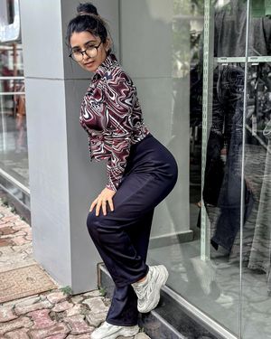 SUHANA KHAN N21