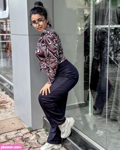 SUHANA KHAN - Image
