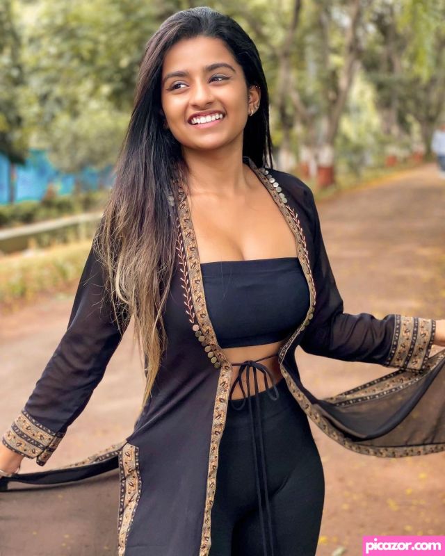 SUHANA KHAN N26