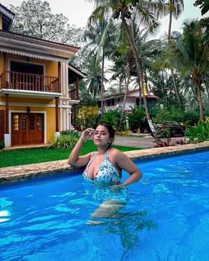 SUHANA KHAN - Thumb