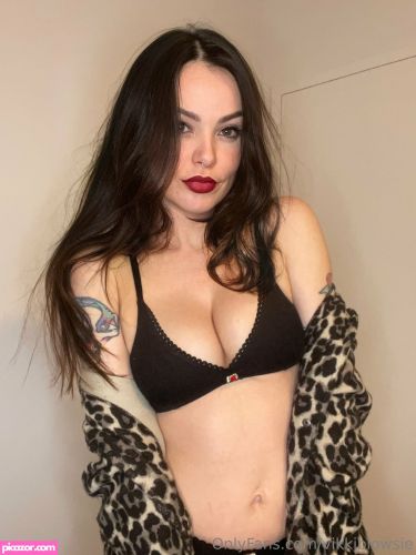 Vikki Blows - Image
