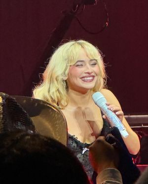 Sabrina Carpenter N7