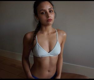 aimee-carrero-1 photo #3 photo n 3