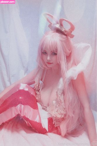 Anri Okita  - Image