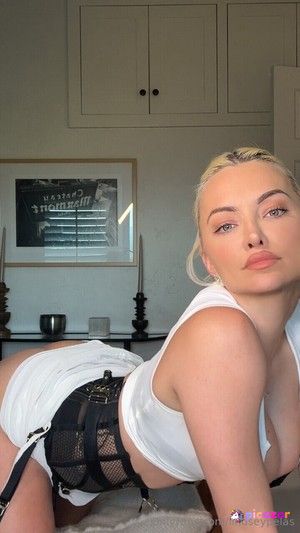 lindsey-pelas photo #2092 photo n 2092