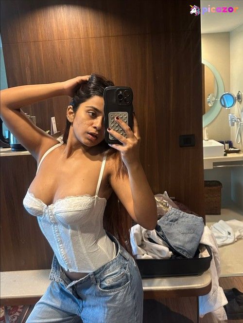 SUHANA KHAN - Image