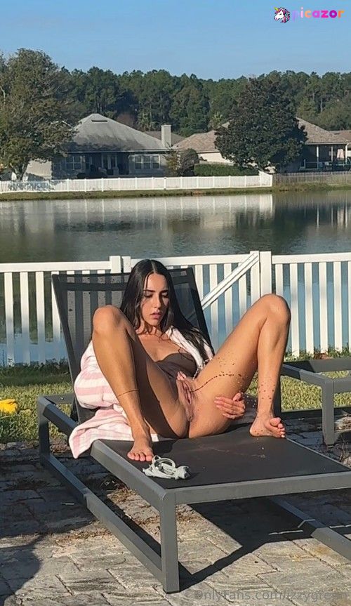 Izzy Green - Image