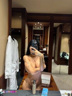 Mia Khalifa - Thumb