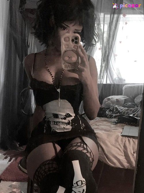 Thelovewitch942 - Image