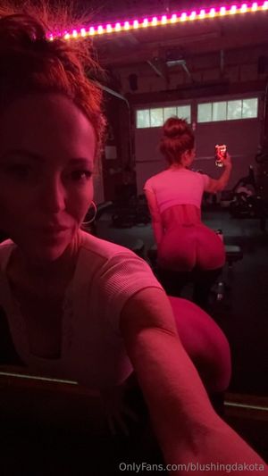 dakota-blushing-1 photo #19 photo n 19