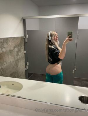 strongwaifu - Thumb