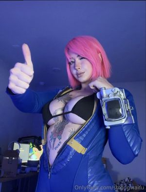 strongwaifu - Thumb