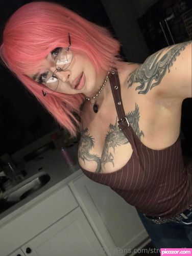 strongwaifu - Image